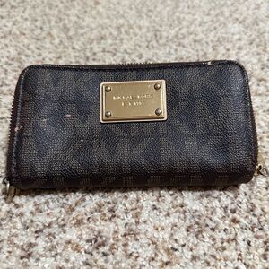 Michael Kors Zip Around Wallet Brown Signature Logo